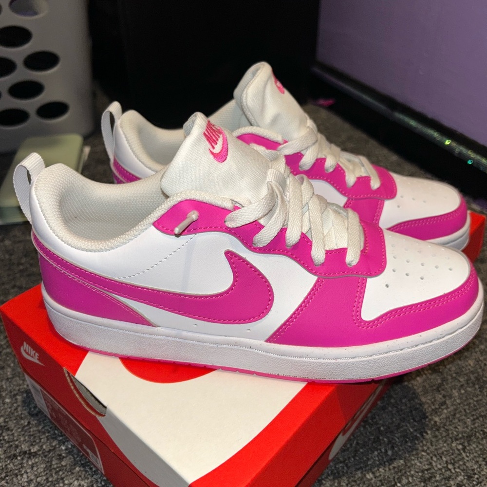 Nike Kids Sneakers in Pink and White 7y